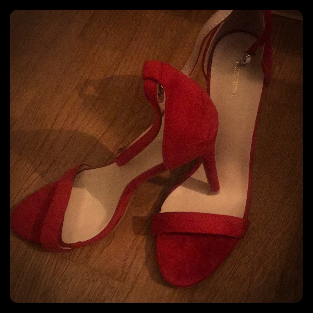 Size 9 woman’s strap stiletto